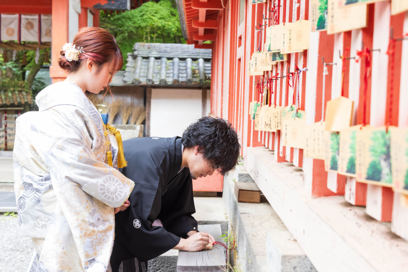★奉告祭★和装で神社へ!お二人が結婚されたことを、神様に感謝・奉告できる♪【2ポーズアルバム+12カットデータ】