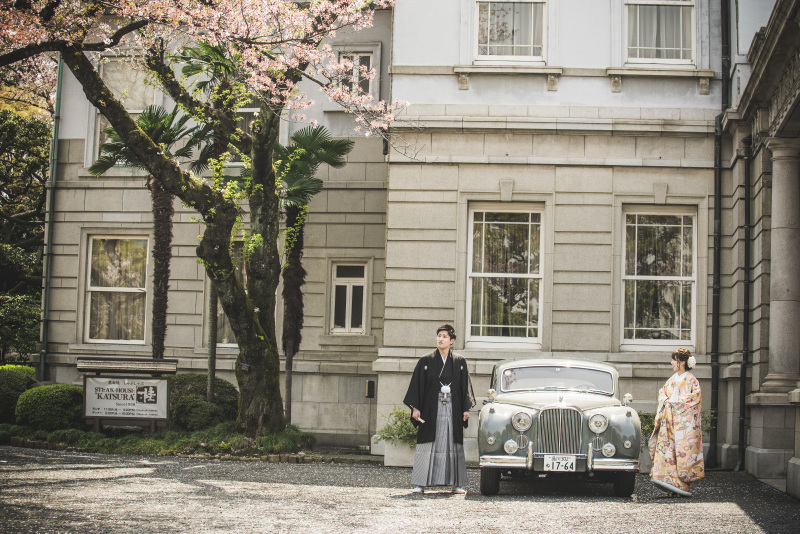 レトロな車と一緒にオシャレに撮影