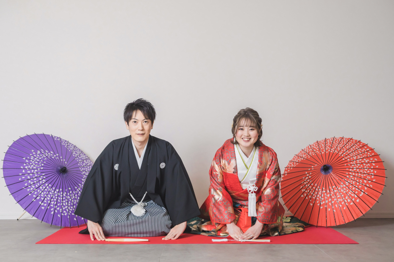 結びは座ったカットで