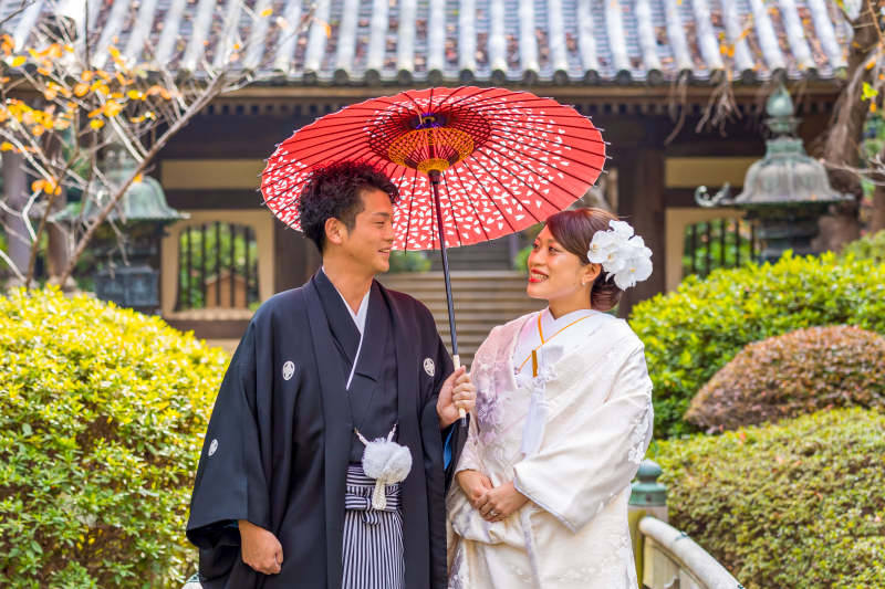 【和装】庭園と歴史のある建物で白無垢写真