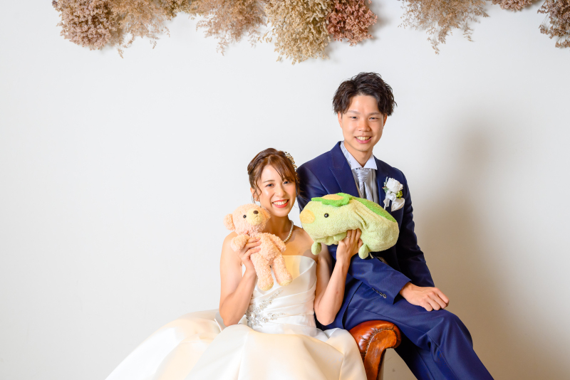 ぬいぐるみと一緒に撮影