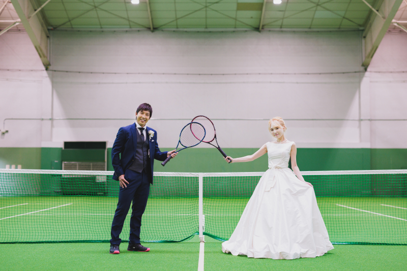 テニスコートで