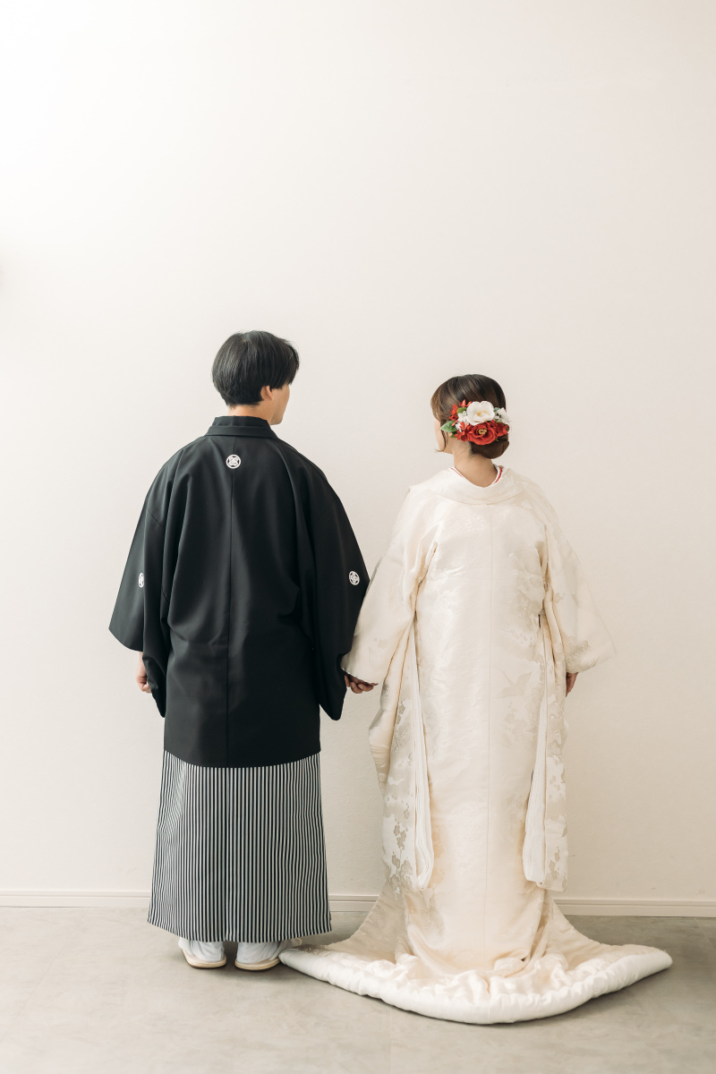 後ろ姿も華やかに