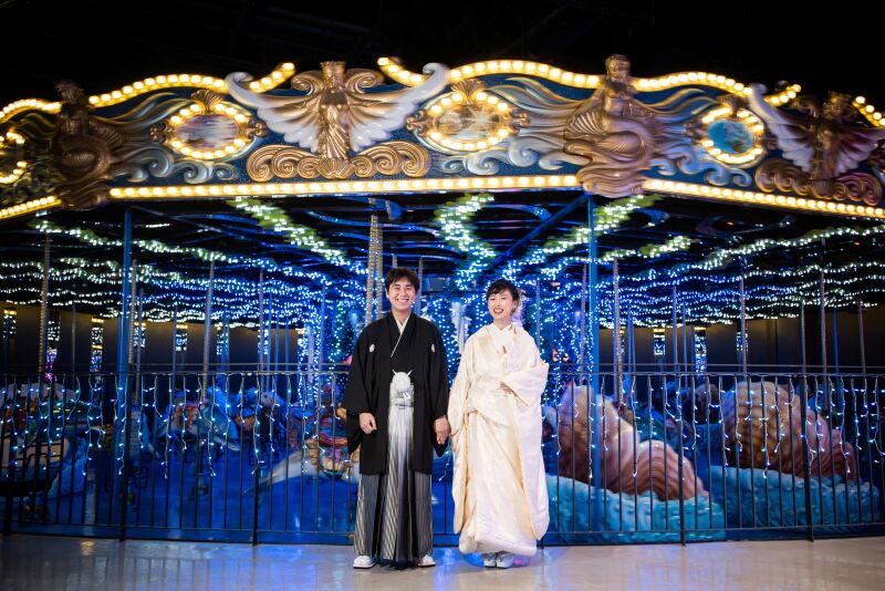 メリーゴーランドをバックに♪