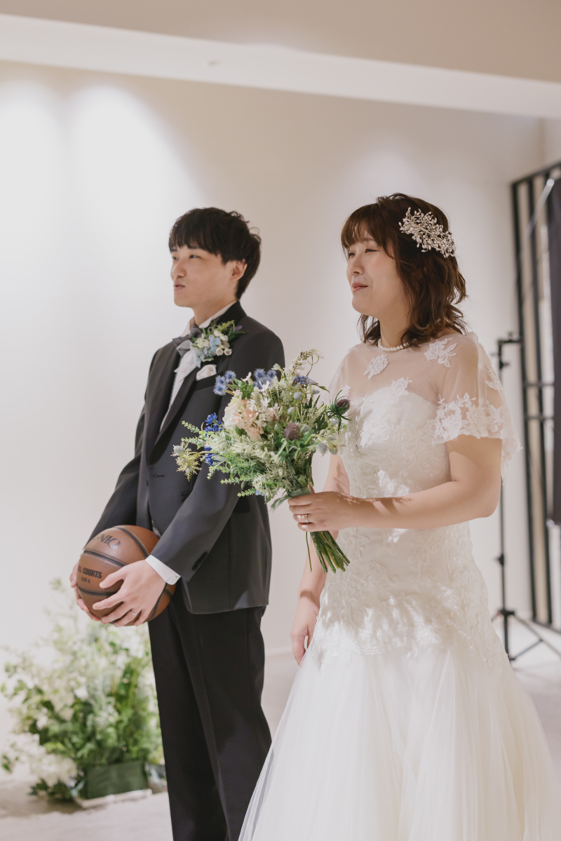 少し照れた表情