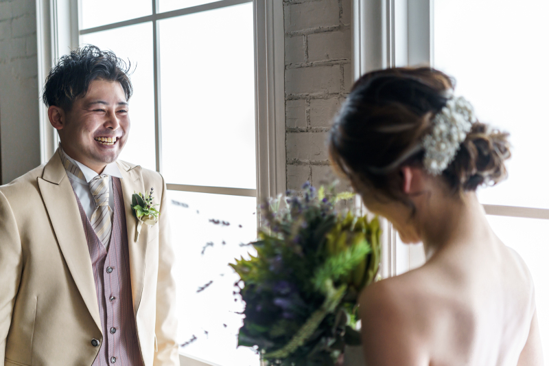 見つめあいのカット