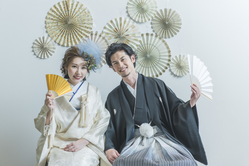 ペーパーファンの装飾で和装をより華やかに魅せる