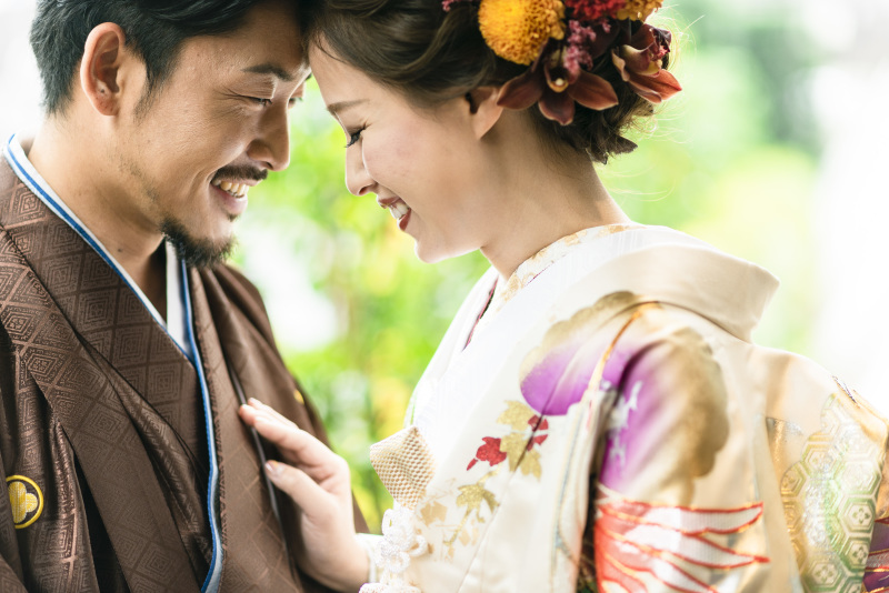 照れ笑いな自然な笑顔