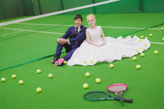 【洋装】テニスコートとチャペルで前撮り！