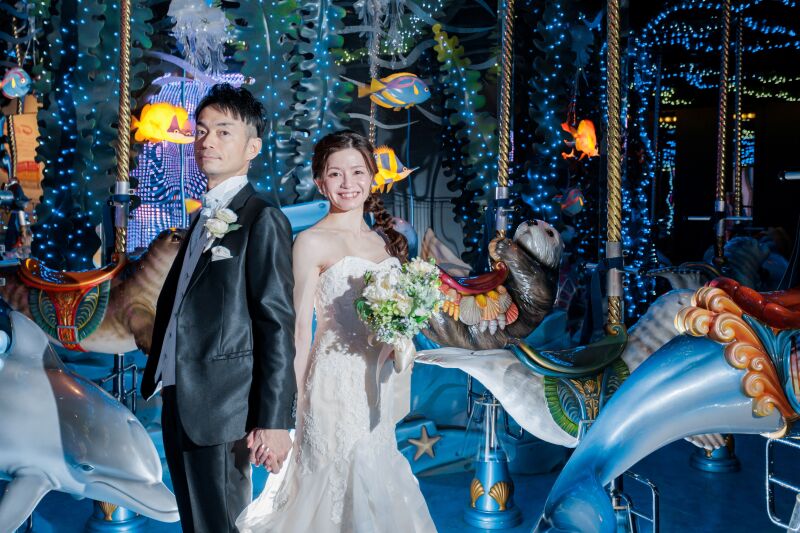 メリーゴーランドをバックに!