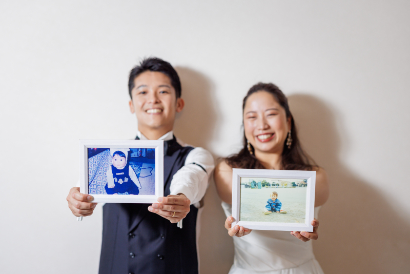 小さい頃の写真と一緒に撮影