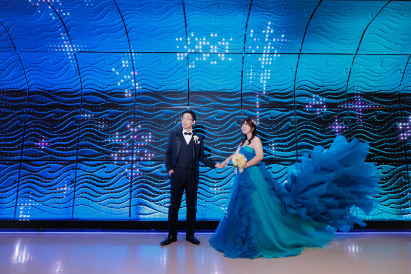 【洋装】海のような青いドレスを着て