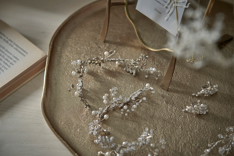 《洗練されたアクセサリーが女性ごころをくすぐる》