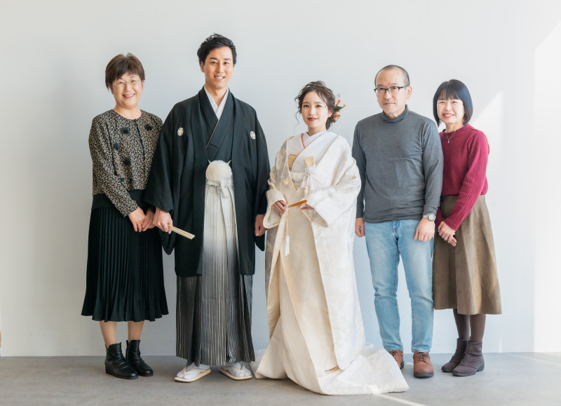 《ファミリーフォトウェディング》特別な1日を大切な家族と一緒に*何名招いても料金変動なし*撮影+衣装+美容+データ付の充実内容◎