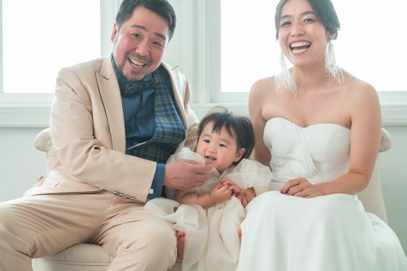 《お子様も一緒に*ファミリーフォトウェディング》家族で記念写真を残そう!安心サポート付*撮影+衣装+美容+データ付の充実内容◎