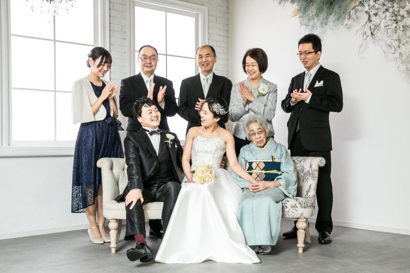 《ファミリーフォトウェディング》特別な1日を大切な家族と一緒に*何名招いても料金変動なし*撮影+衣装+美容+データ付の充実内容◎