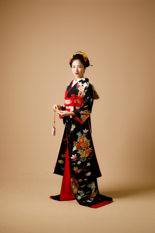 ちりめん黒引き振袖