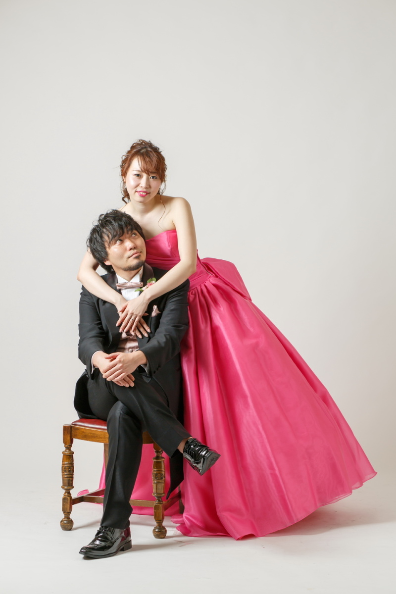 がらりと変わるヘアメイク、最後は最高に華やかに!