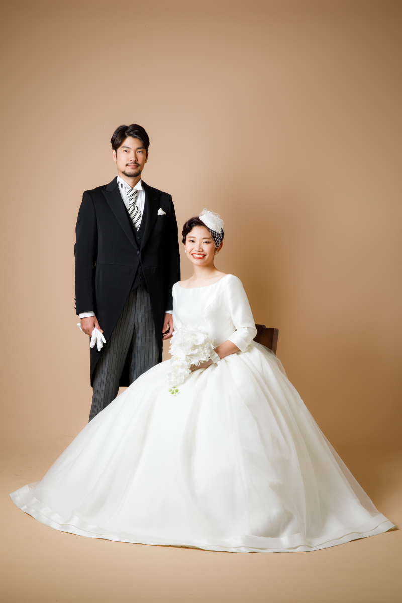 ドレス姿も勿論レトロに
