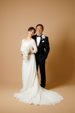 大人フォトウエディング、記念撮影にはスタジオ撮影にて