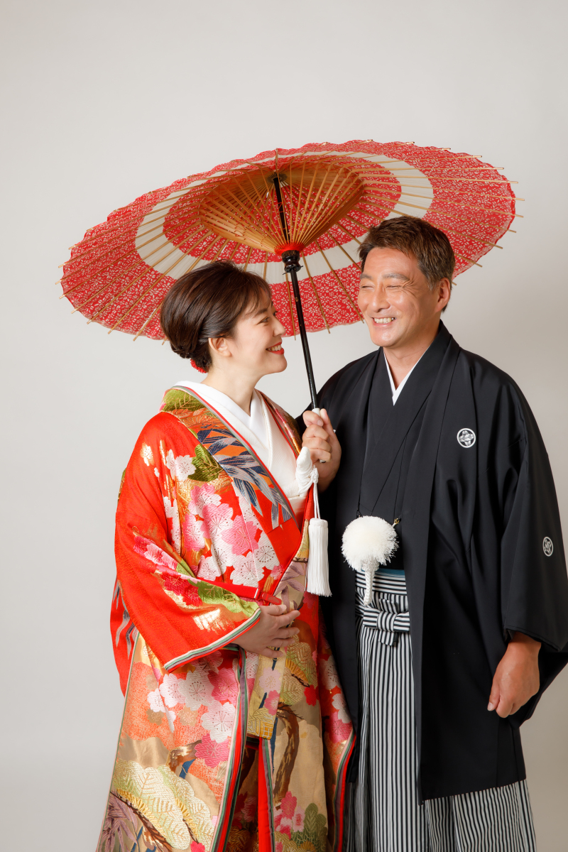 十二単の色打掛で艶やかに