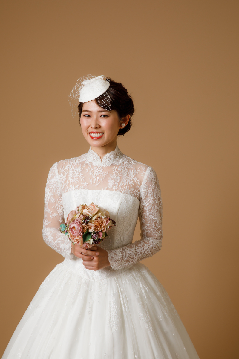 総レースの袖有りドレスだって、グレードアップ無し