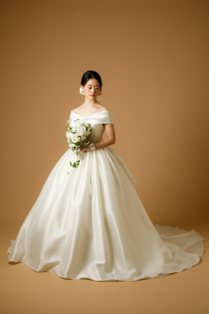 ドレス屋さんの写真館 フォトスタジオカインド_ウエディングドレスが豊富