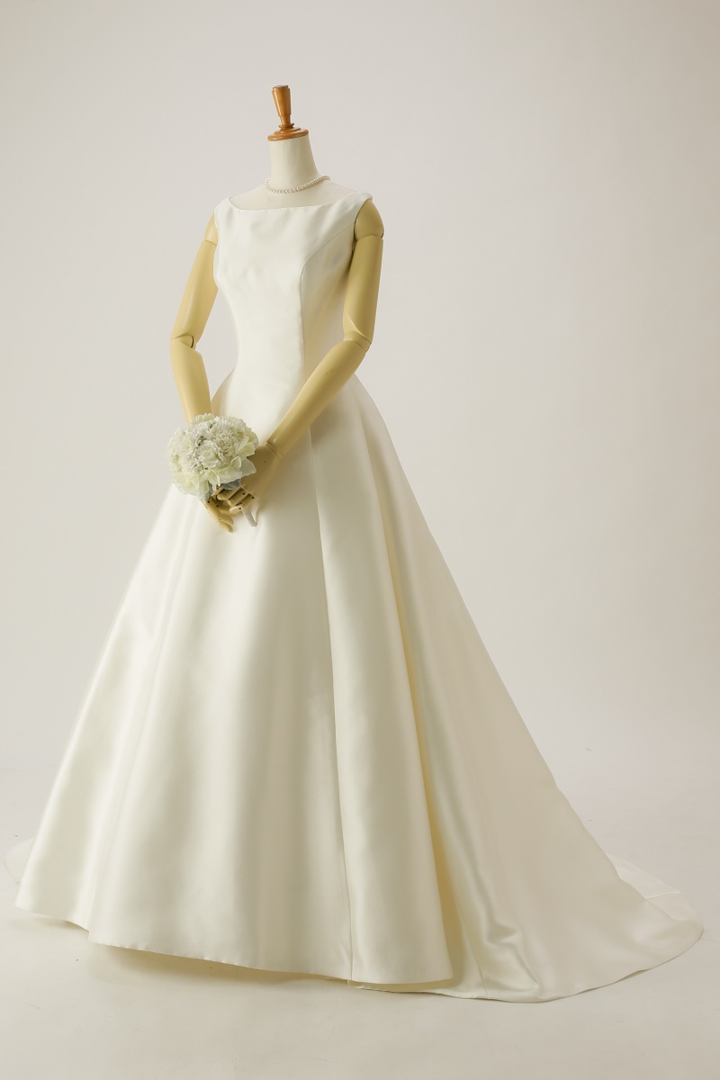 シンプル好みにも嬉しいドレスが豊富