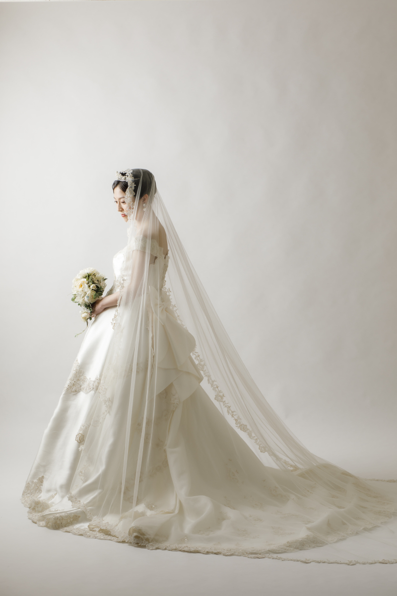 ドレスに合わせたロングベールもプラン内