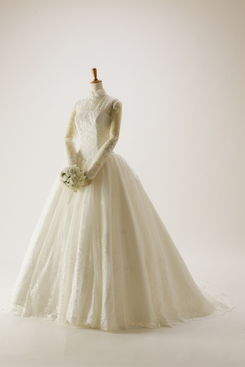 袖有ドレス、オフショルダードレスも豊富にご用意