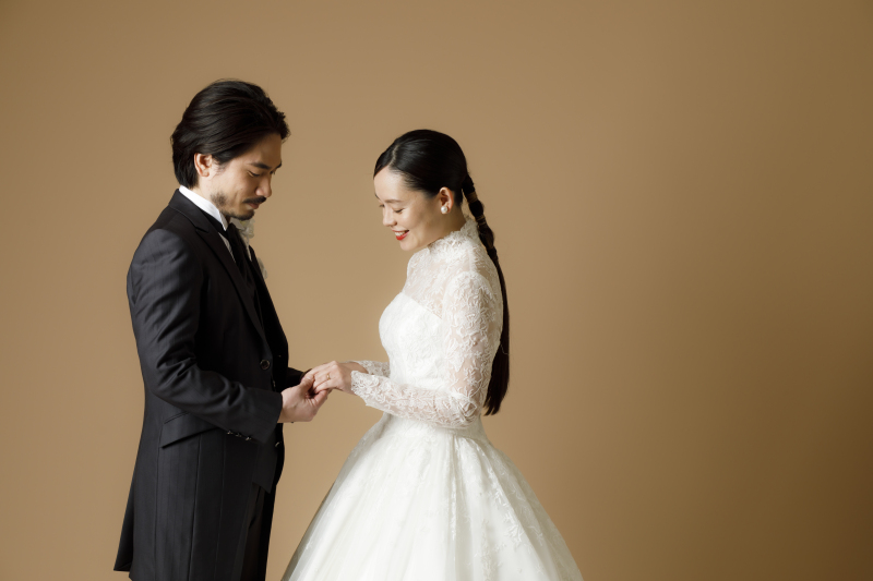 シンプルな結婚写真をご希望なのカップルに最適です