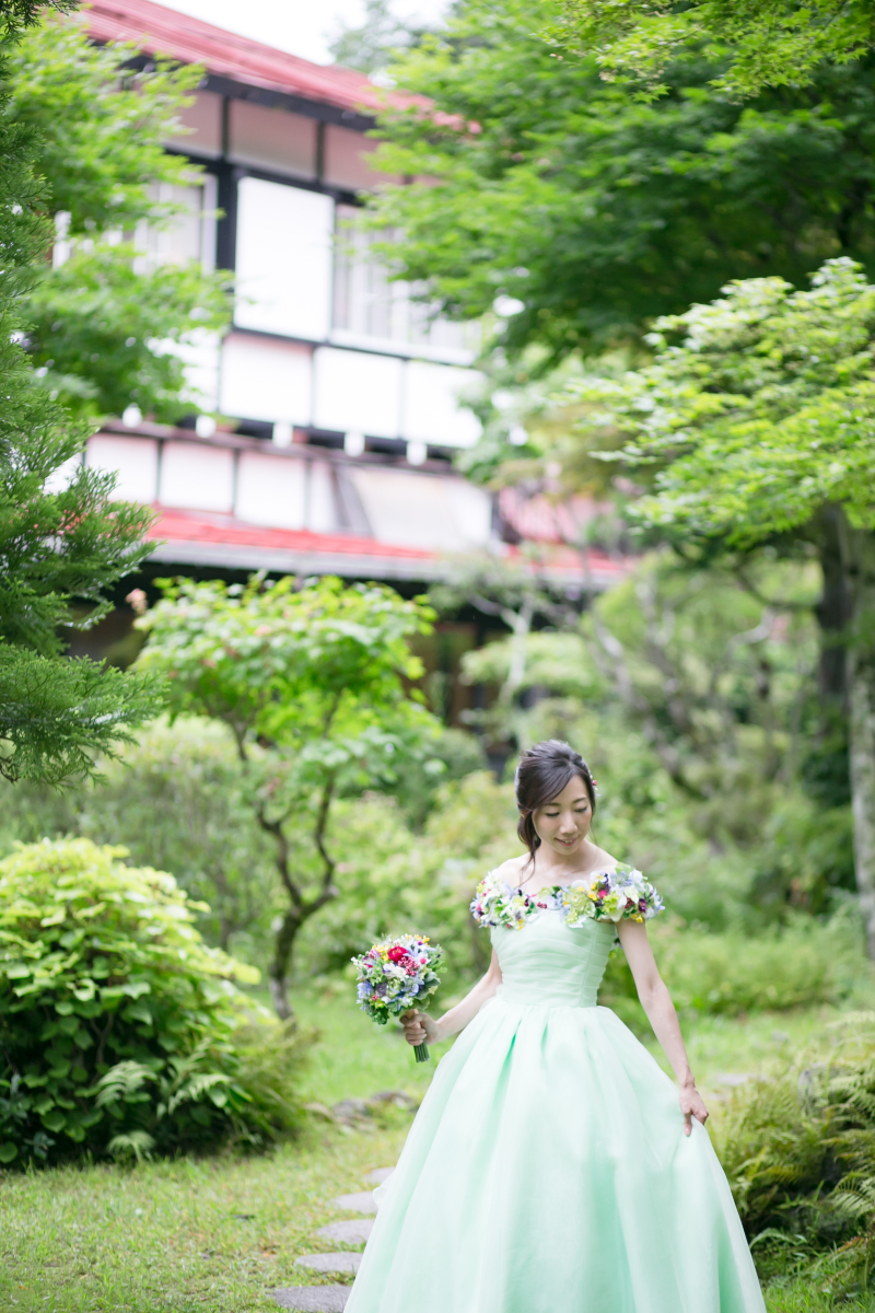 春から夏には軽井沢の庭園ロケも可能
