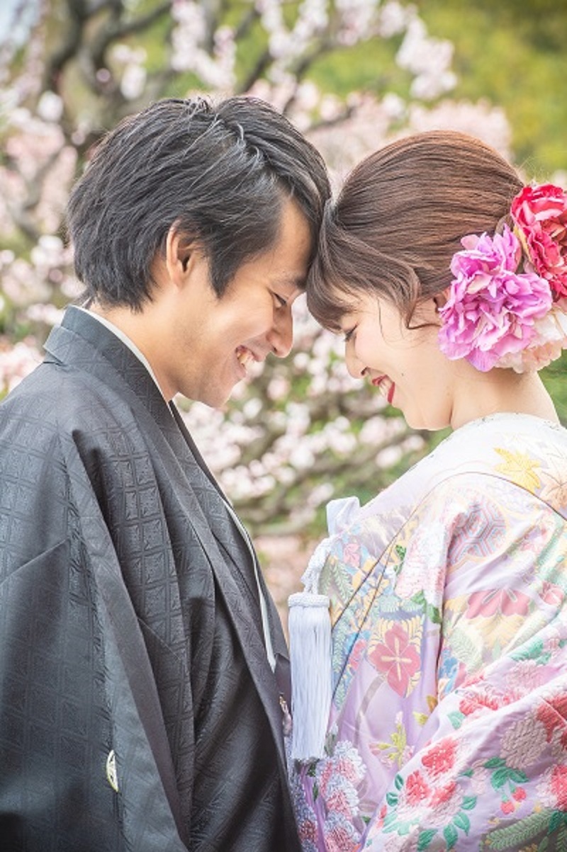 頭をくっつけて