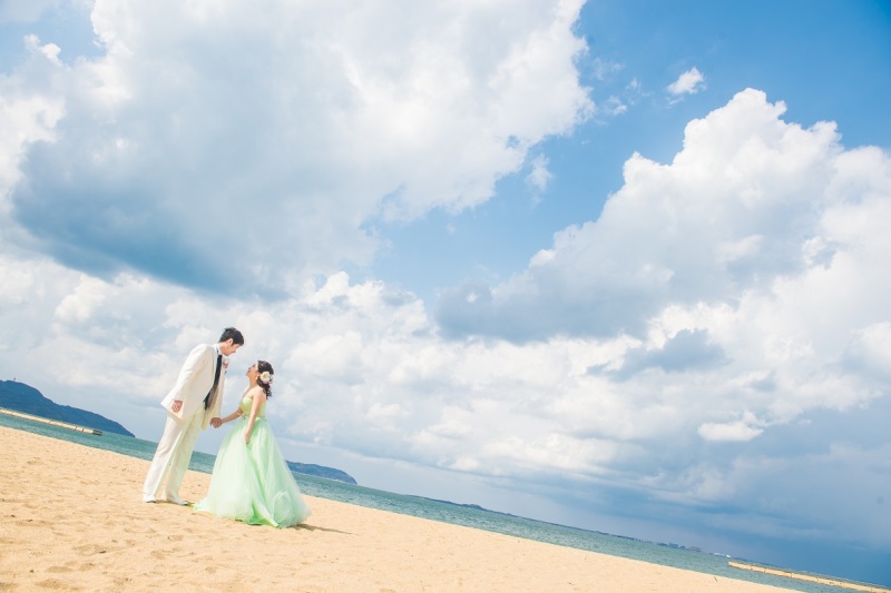 カクテルドレスで