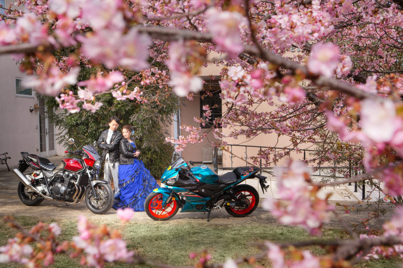 カッコいいバイクと一緒に！2人の特別なウエディング記念日