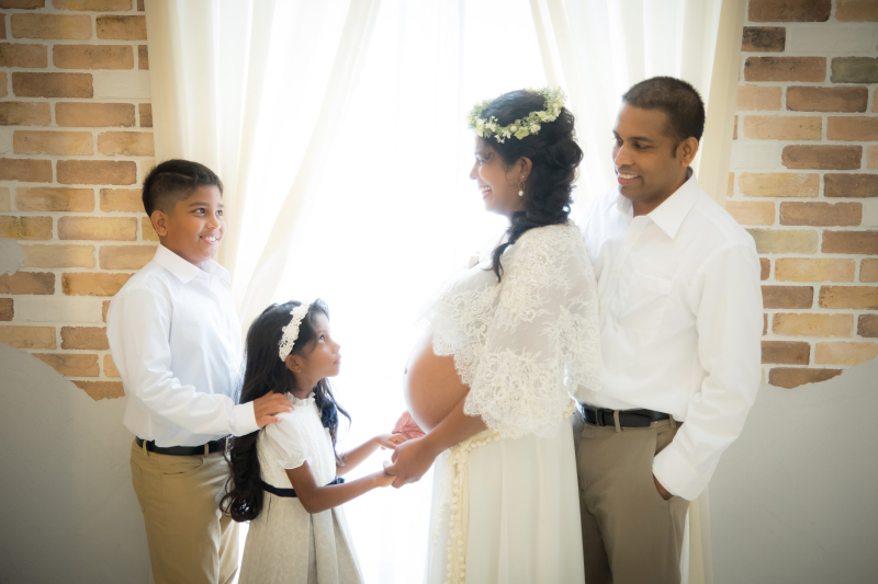 優しく手を繋いで