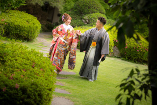 ぎゅっと寄り添って♪笑顔満開の和装ウエディング