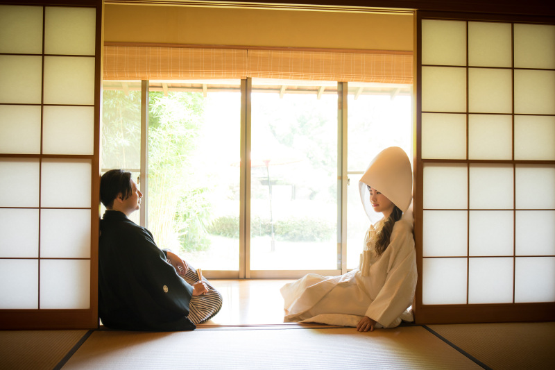 庭園の光が綺麗な和室での白無垢カット