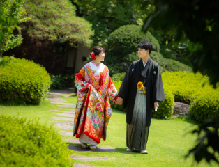 500坪の日本庭園を中心に数寄屋造りの日本家屋の縁側や和室での撮影ショット!