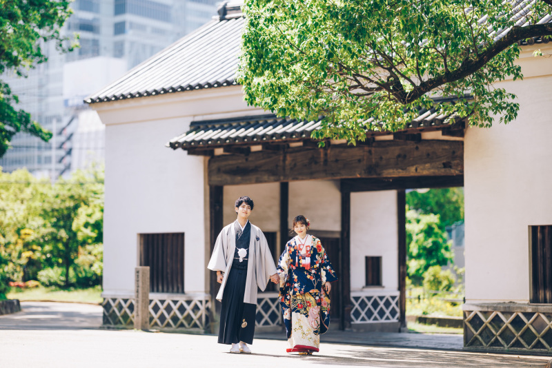 華やかな色打掛が映える和庭園