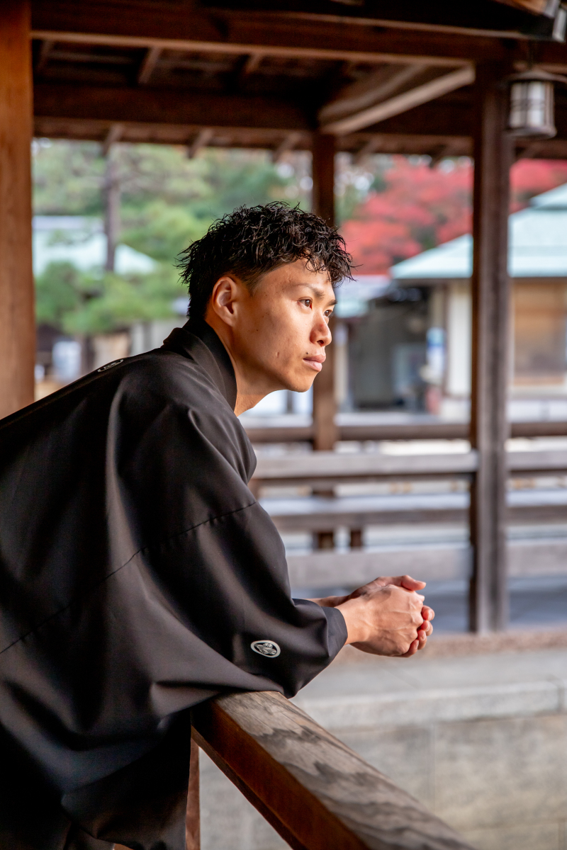 ご新郎様はきりっと。