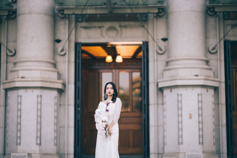 歴史的建造物の重みを感じるウェディングフォト