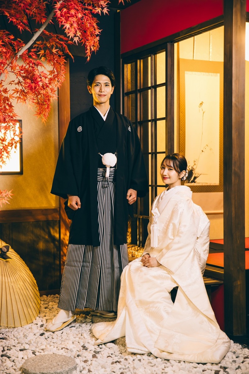 白無垢は小物でポイントカラーを加えるとお洒落に