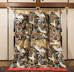 R026-御所車に鶴-黒金