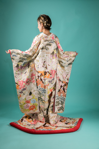 R122-白地 飛鶴に四季花