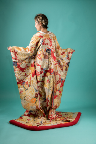 R107-赤地クリーム まりに牡丹