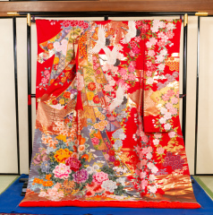 R067-赤地に豪華花熨斗　わんちゃん抱っこOK