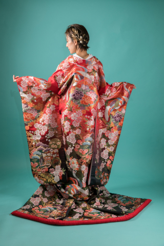 R102-山本寛斎-赤地に黒 桜に鳳凰