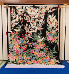 R077-舞鶴に花相良黒地