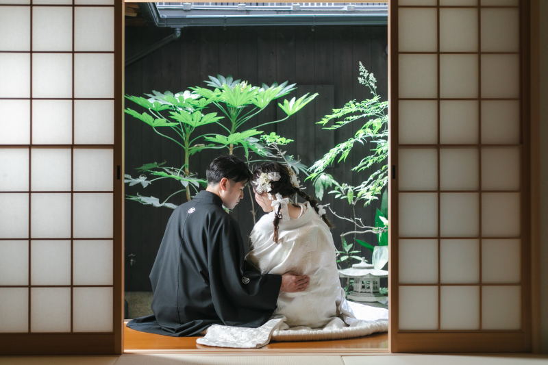 縁側に座りながら